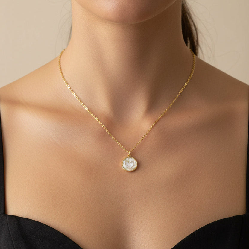 Collar Sagrado Corazón de Madre Perla