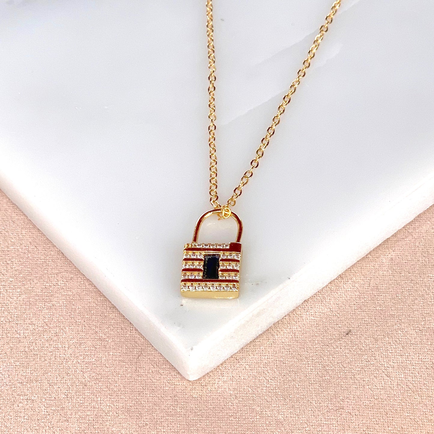 Arete-Dije Candado Blanco