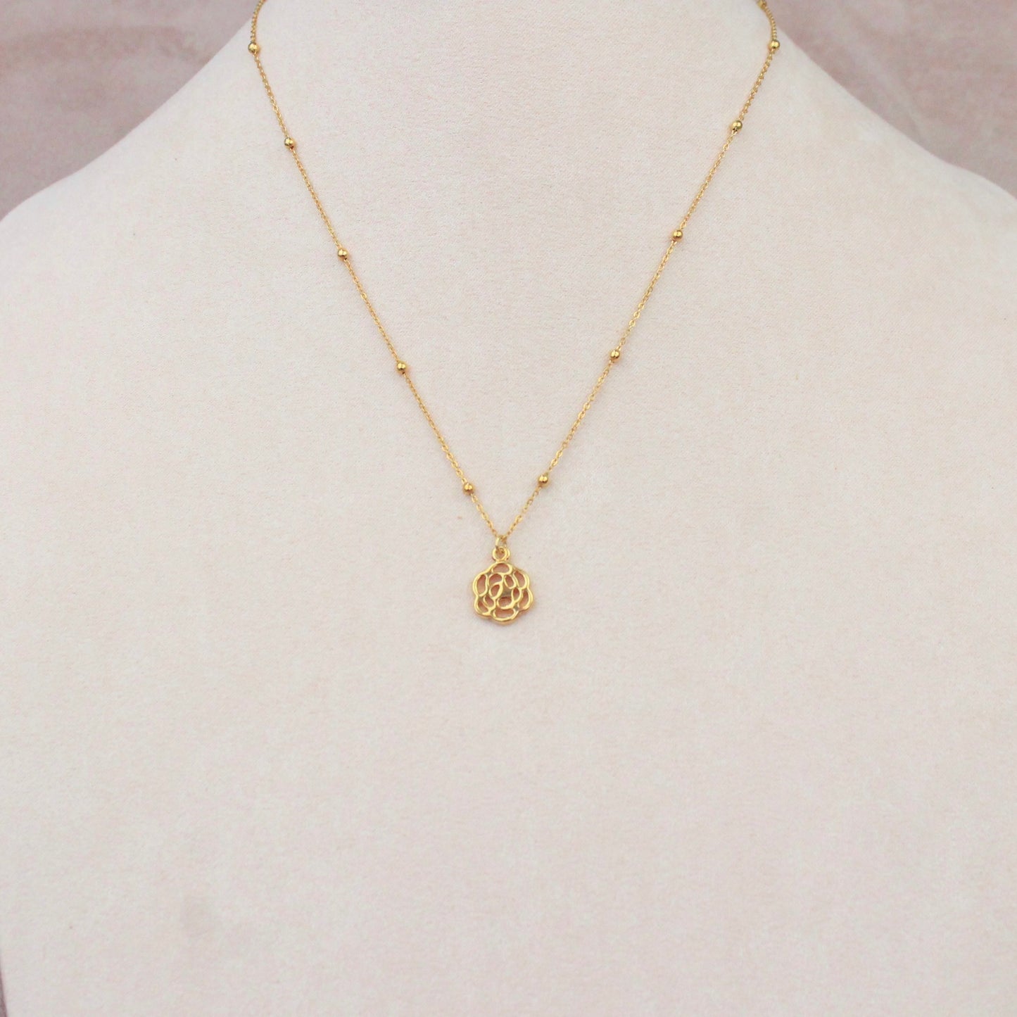 Collar Rosa bolitas separadas