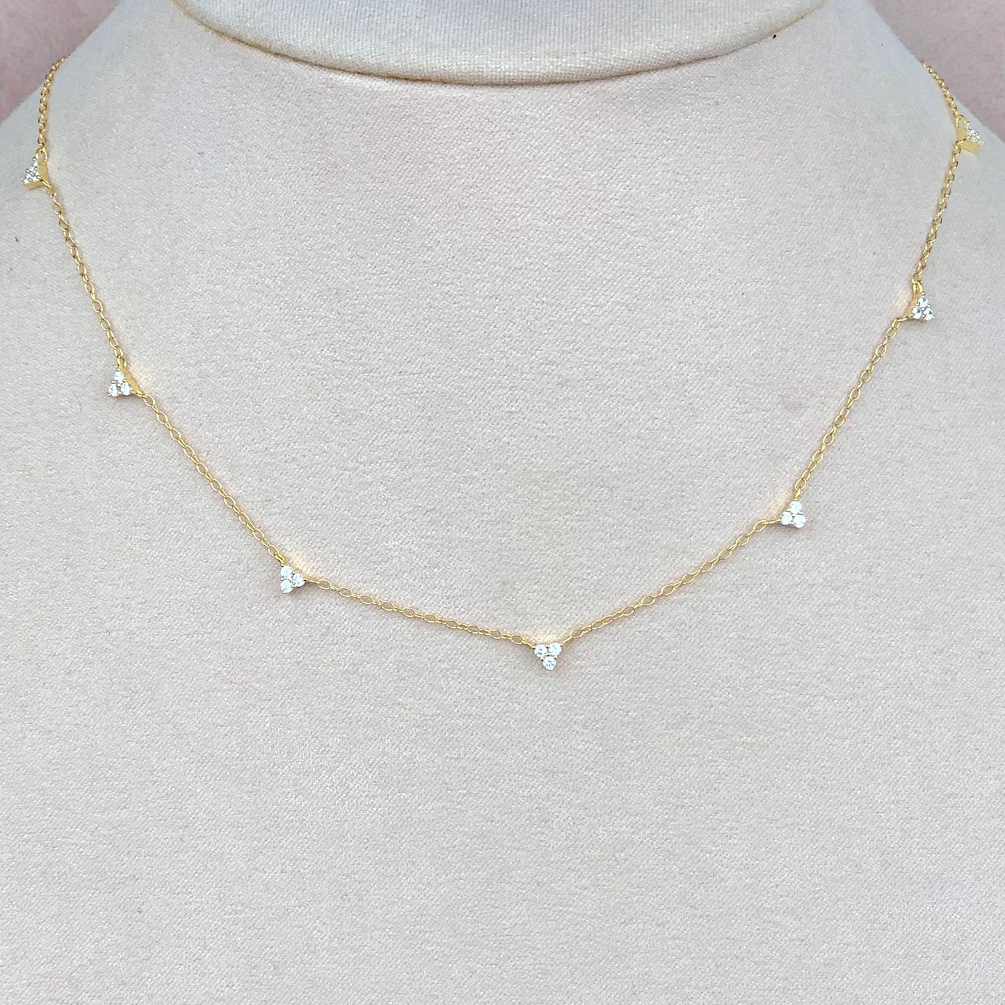 Collar Triángulos Dorado