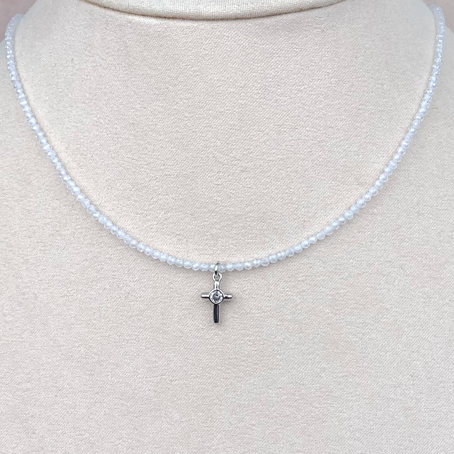 Choker Cruz Plateada Zirconias