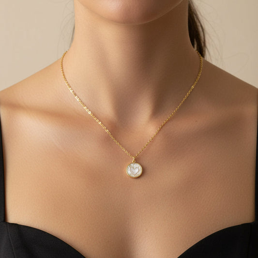 Collar Sagrado Corazón de Madre Perla