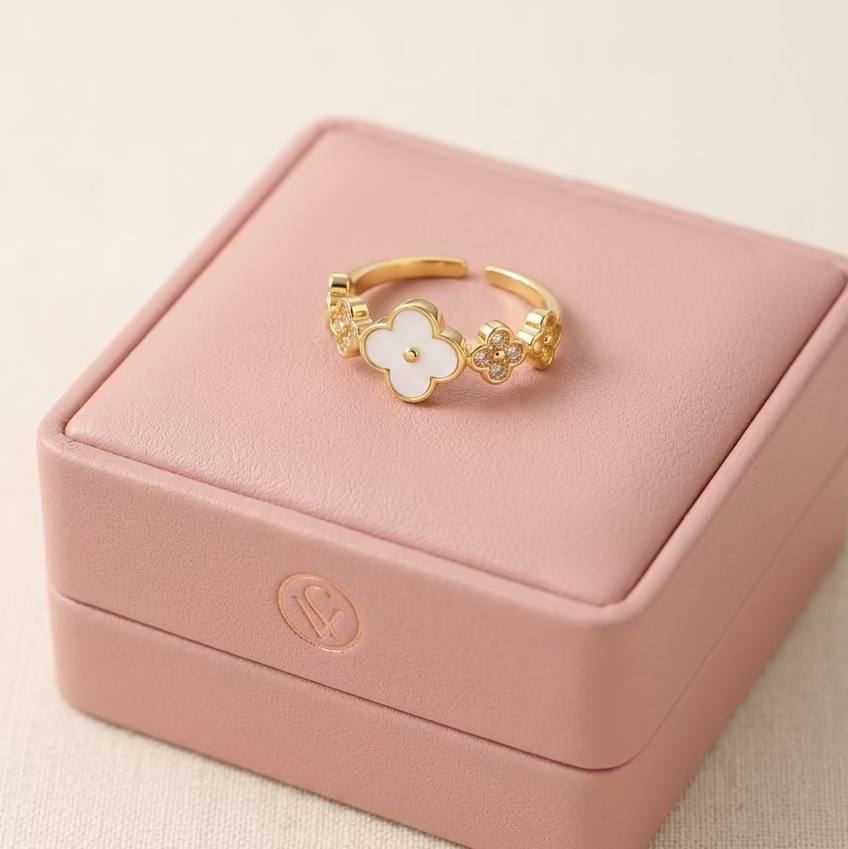 Anillo Ajustable Flores Blancas