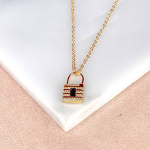 Cargar imagen en el visor de la galería, Arete-Dije Candado Blanco
