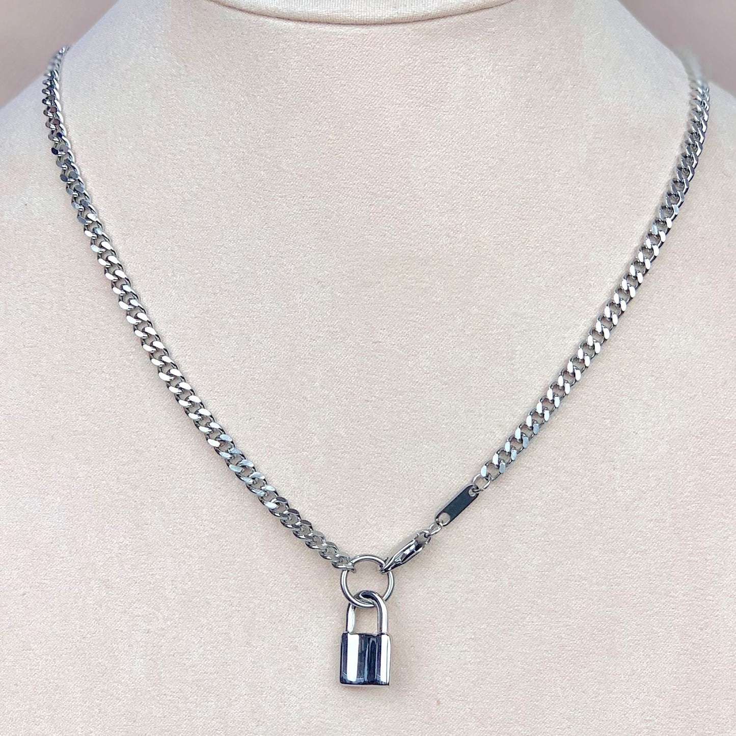 Collar Candado Plateado