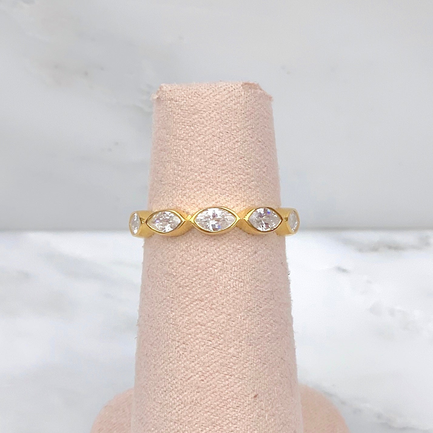 Anillo Zirconias dorado