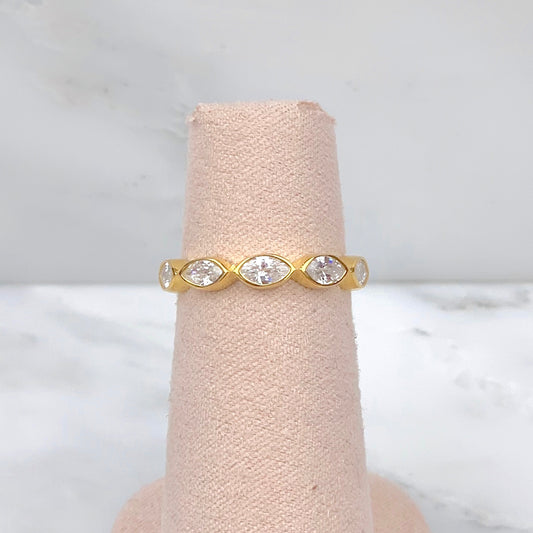 Anillo Zirconias dorado