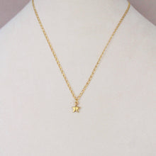 Cargar imagen en el visor de la galería, Collar Estrella dorada
