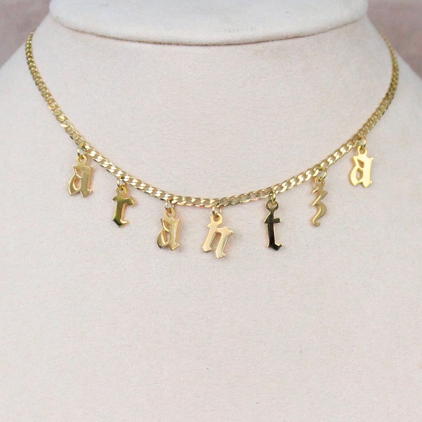 Collar personalizado letras colgando