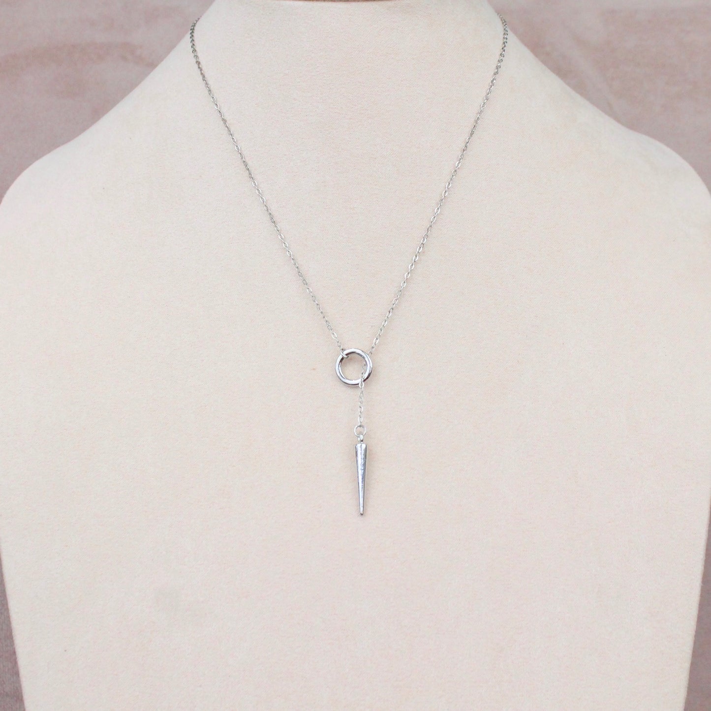 Lariat Círculo y Pico plateado