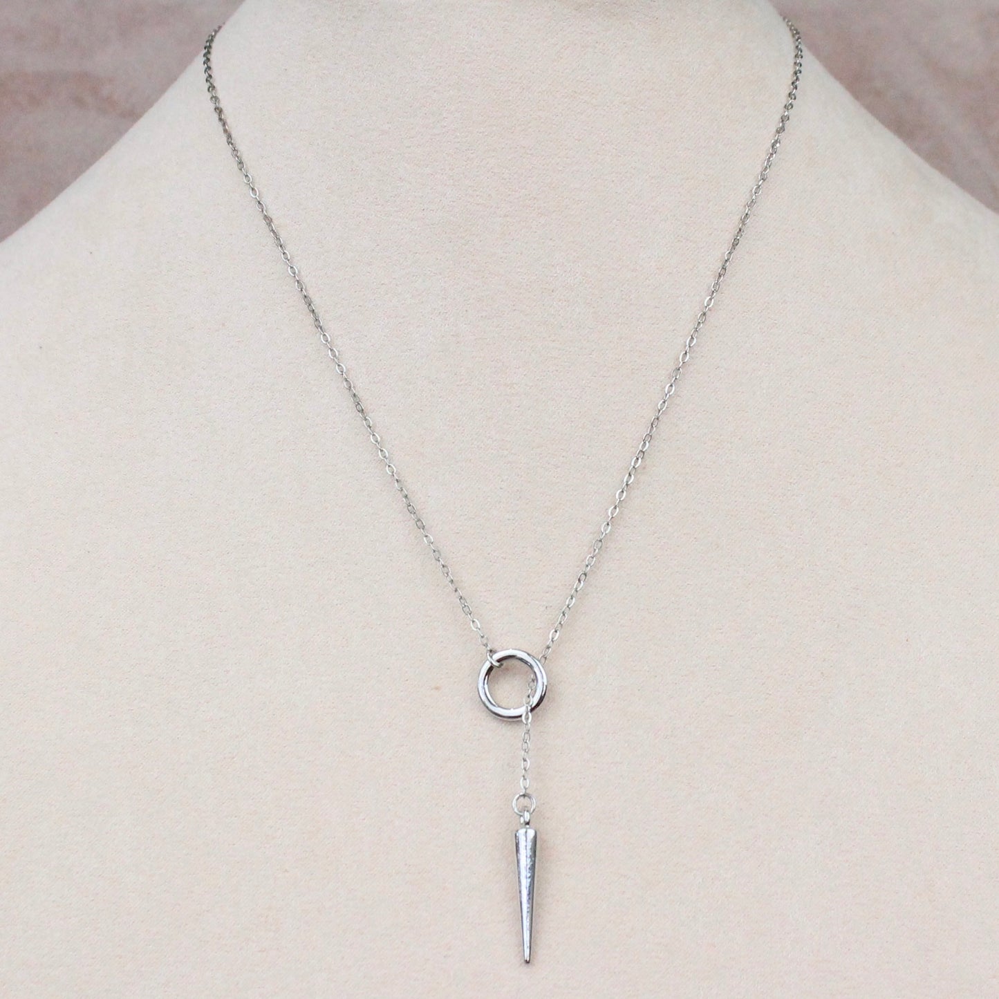 Lariat Círculo y Pico plateado