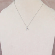 Cargar imagen en el visor de la galería, Collar Luna plateado
