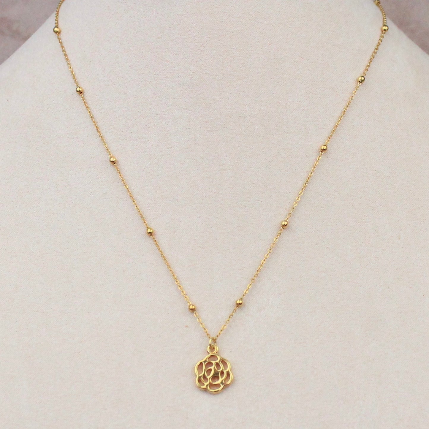 Collar Rosa bolitas separadas