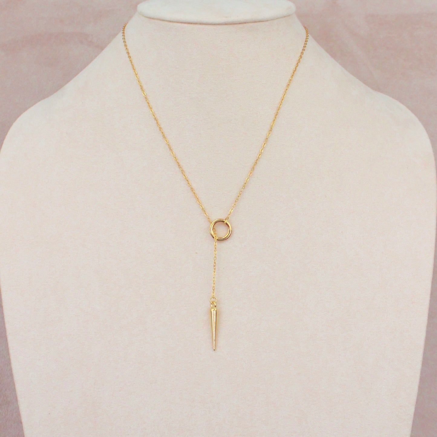 Lariat Círculo y Pico dorado