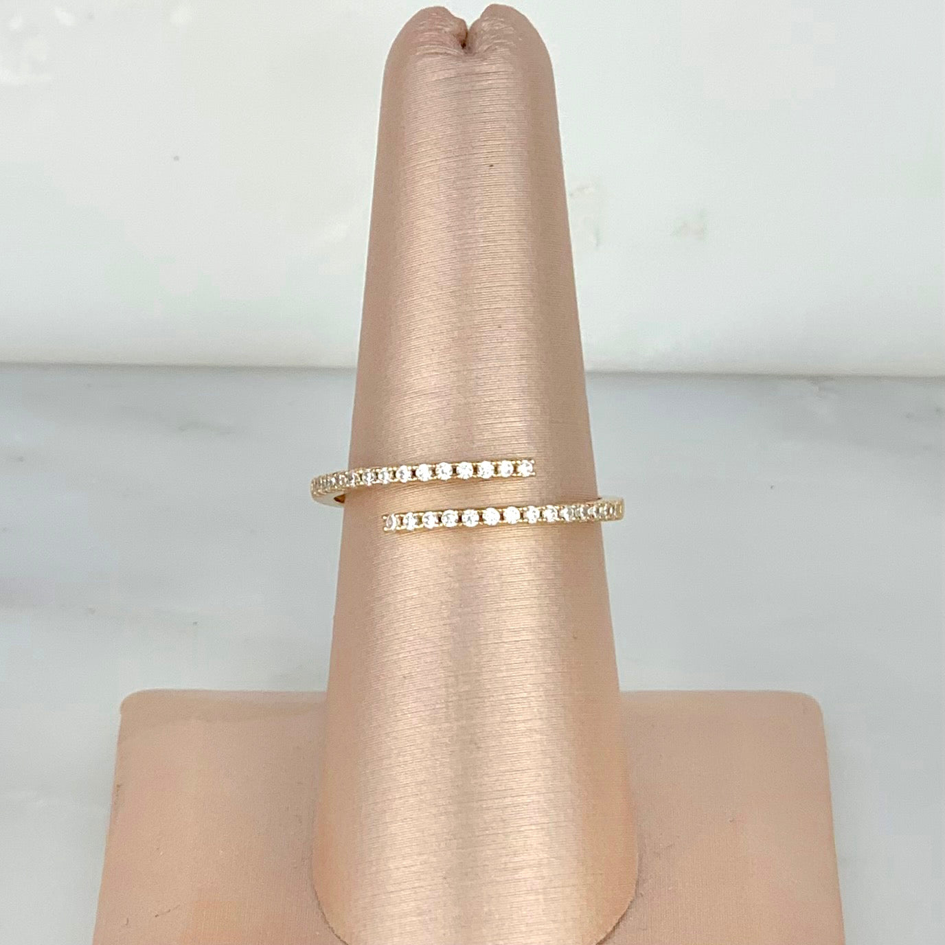 Anillo Espiral Zirconias Dorado