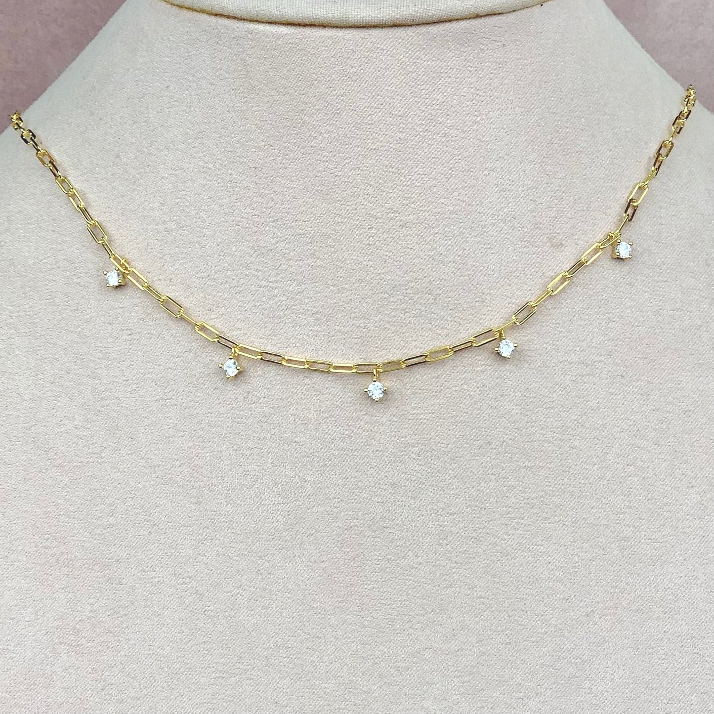 Collar Cinco Zirconias Dorado